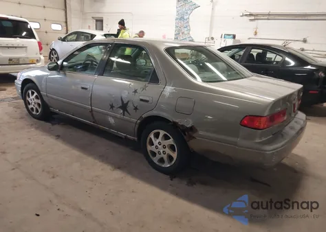 2000 Toyota Camry Le z USA, uszkodzony, nr VIN JT2BG22K8Y0450207
